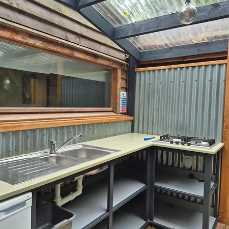 Sheperd's Hut Sleeps 2 With Hot Tub And Garden בנטרי