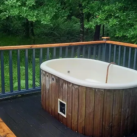 בית נופש Sheperd's Hut Sleeps 2 With Hot Tub And Garden *