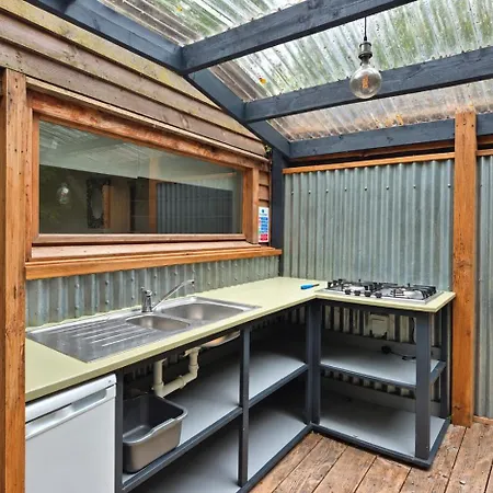 Sheperd's Hut Sleeps 2 With Hot Tub And Garden * Bantry
