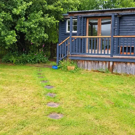 Hébergement de vacances Sheperd's Hut Sleeps 2 With Hot Tub And Garden *