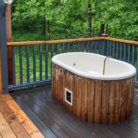 Hébergement de vacances Sheperd's Hut Sleeps 2 With Hot Tub And Garden